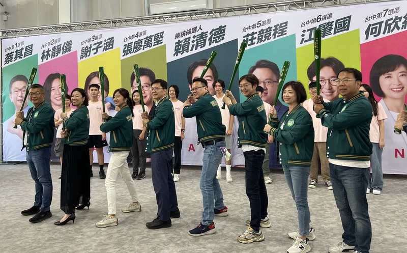 賴清德台中競選總部開箱 8立委參選人盼全壘打