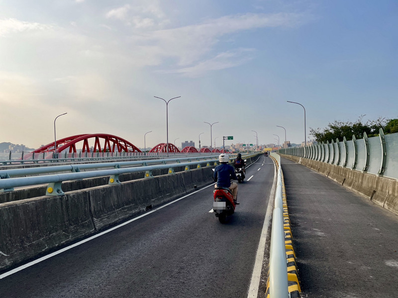 立委視察三鶯大橋 盼自行車專用道串聯街區景點