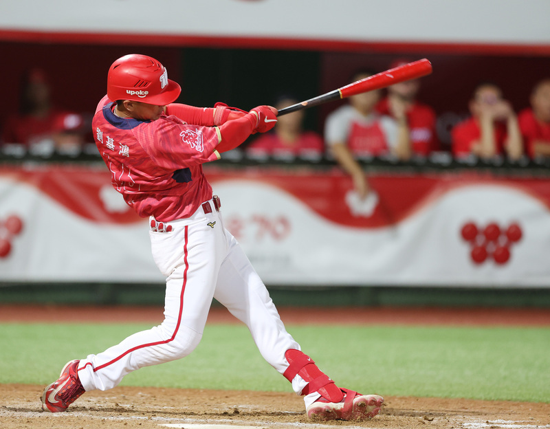 龍隊劉基鴻雙響砲 敲中職史上總冠軍賽首支再見轟