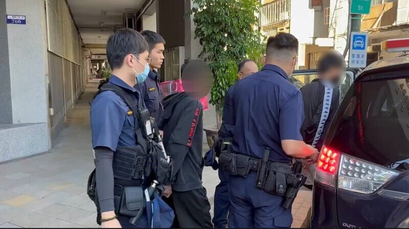 詐欺提款熱點鎖定 台中2車手超商內就擒被收押