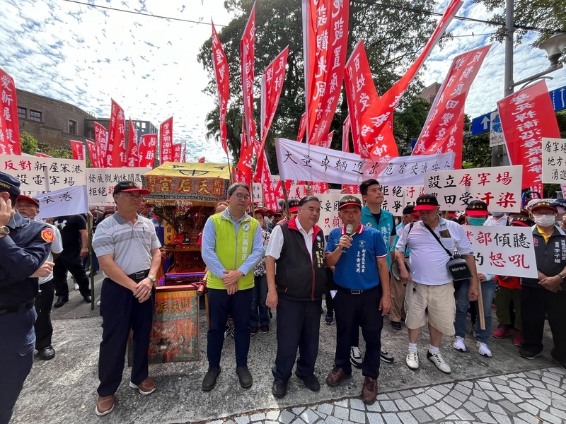 新屋居民抬媽祖抗議設電宰場 農業部退桃市府妥處