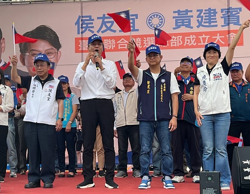 侯友宜台東聯合競總成立 二哥侯明鋒現身請託支持