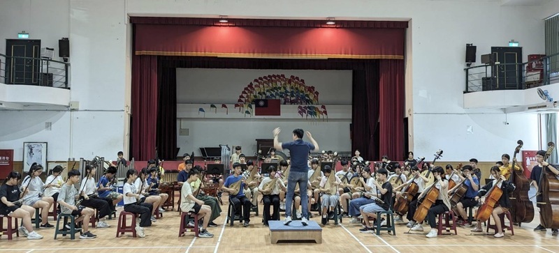 皮鞋脫膠緊急捆黏登台 一甲國中國樂團奪高市第1