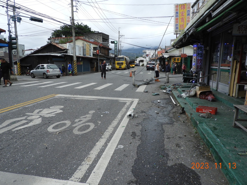 台東男無照駕駛打瞌睡 衝對向店家又撞死自行車騎士