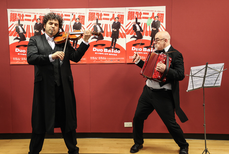 義大利爆肚二人組 韋瓦第四季變搖滾幽默演出