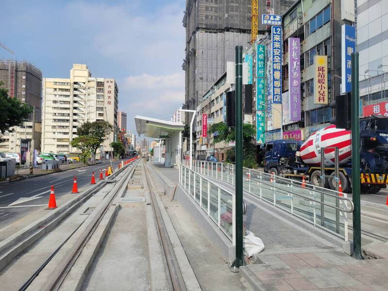 高雄輕軌年底成圓 列車15日駛入中正九如測試
