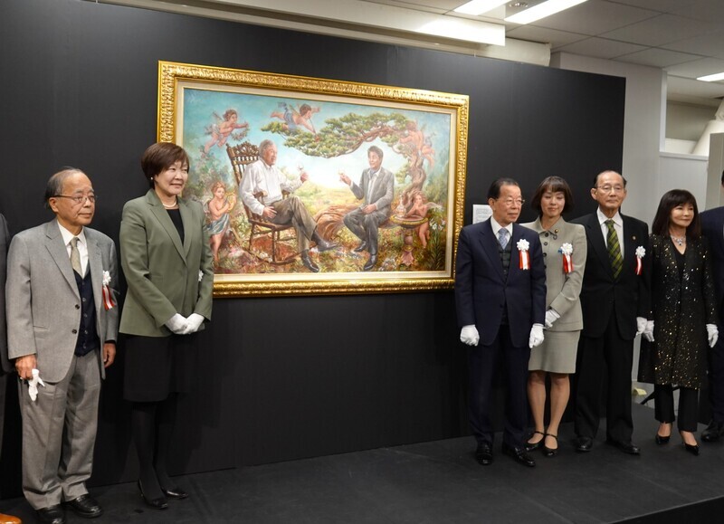 邱貴東京油畫個展開幕 安倍昭惠睹畫思夫落淚