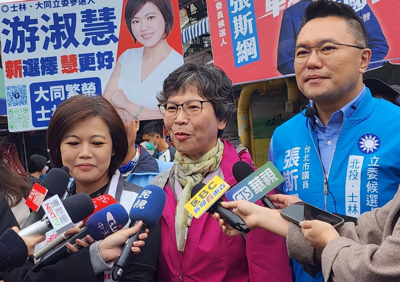 合體游淑慧、張斯綱台北掃街 蔡壁如喊柯侯配