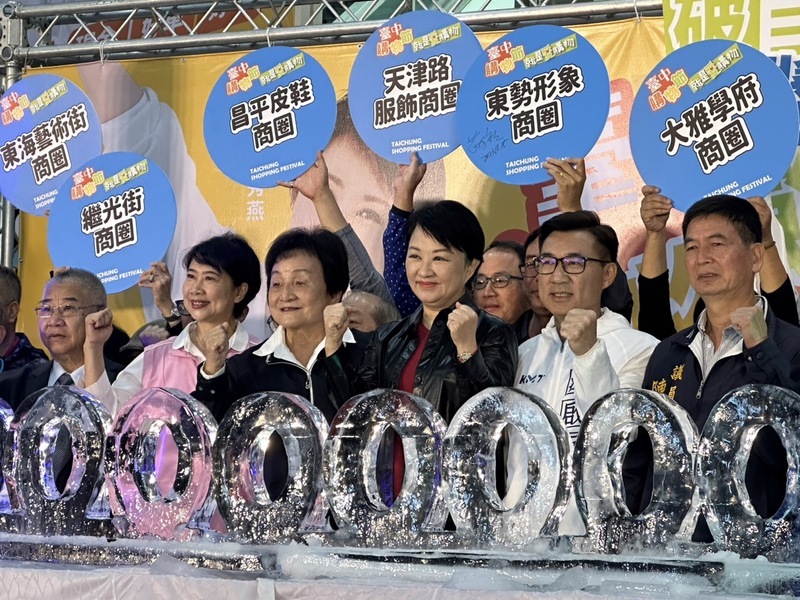 台中購物節23天達標百億 幸運兒花3200元抽中百萬