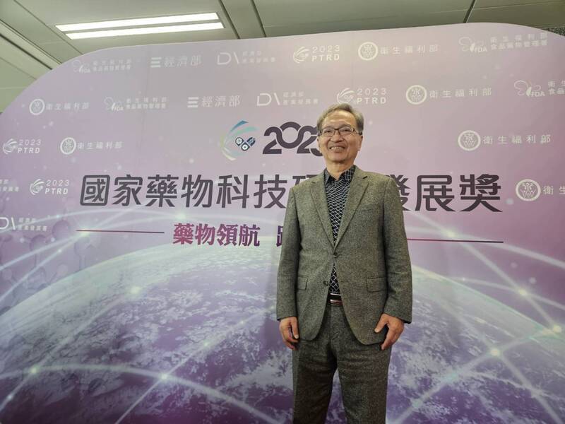 潘孟安吸食加熱菸 薛瑞元：該罰就罰