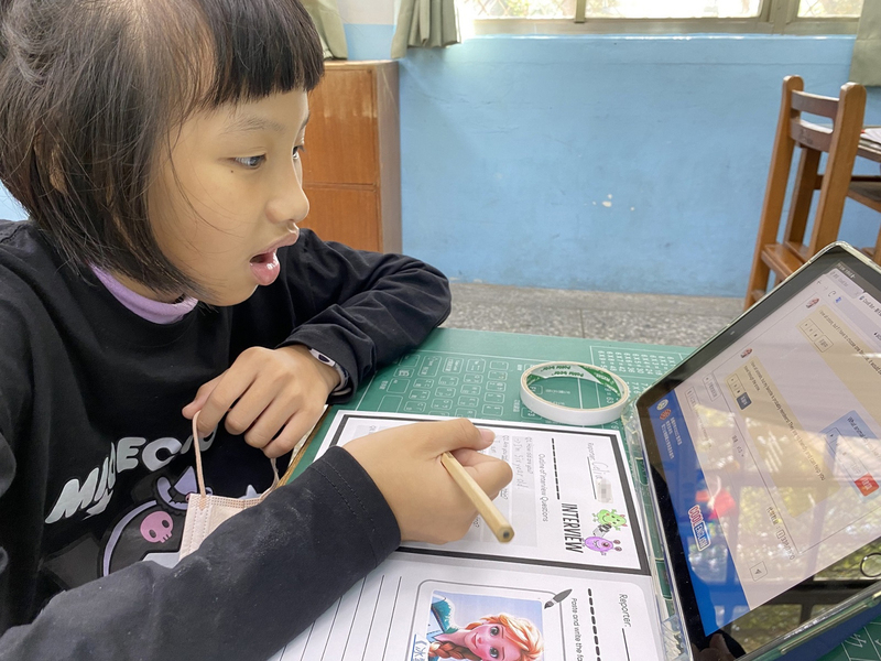 酷英平台結合AI技術 與聊天機器人練習英語口說