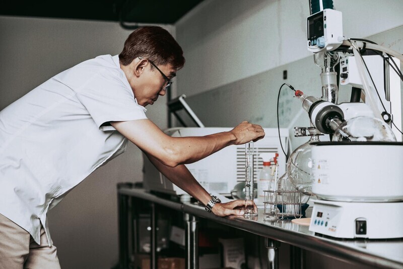 高雄分子調酒師 萃取麻辣鍋、薑母鴨等氣味入酒