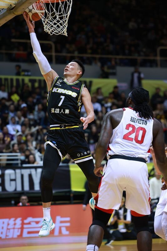 林書豪4度大三元寫PLG紀錄 鋼鐵人教頭讚有魅力