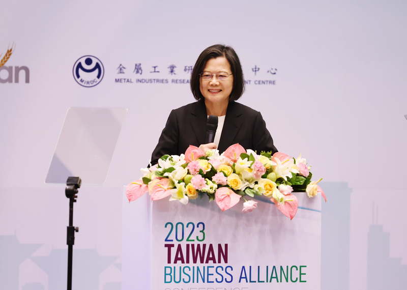 蔡總統：台半導體產業居關鍵地位 國際大廠加碼投資