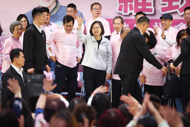 蔡總統挺羅致政 籲國會過半續執政帶領台灣