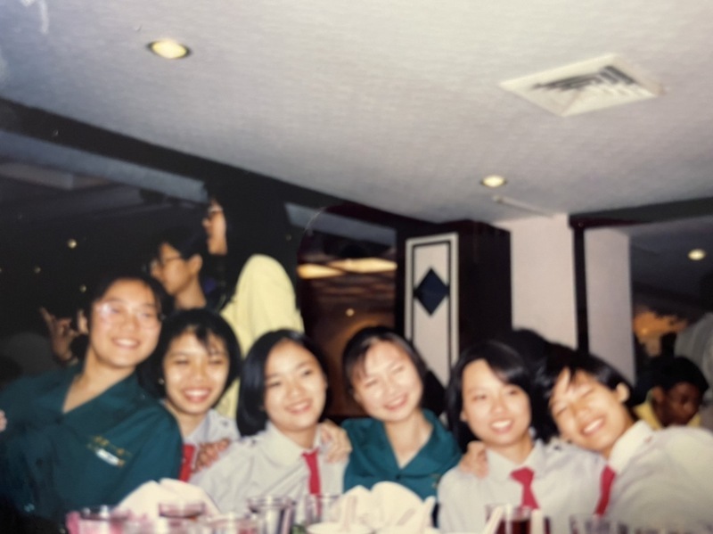 初嚐漢堡、拍頭貼 台星高中交流解鎖新事物