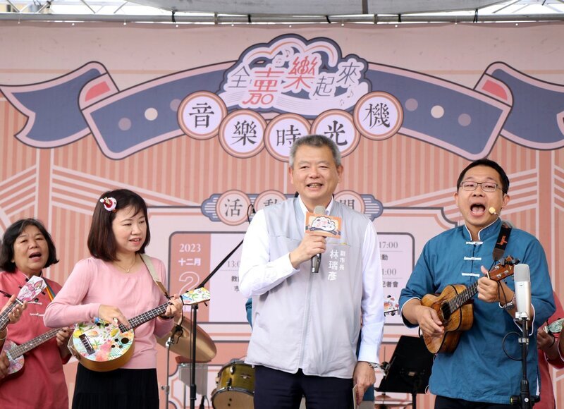 嘉市勇壯樂團成軍6團展演 衛生局長加入烏克麗麗團