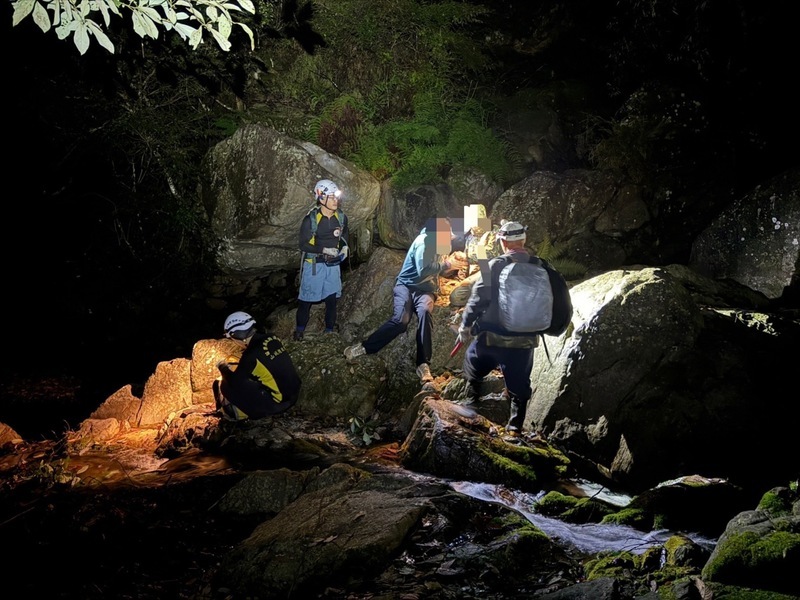 2外籍人士苗栗泰安虎山迷途 歷時8小時獲救