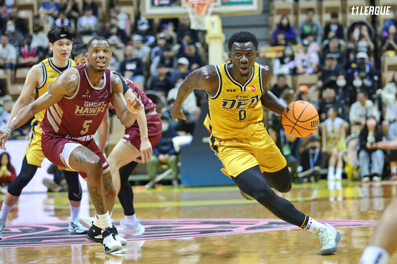 T1阿巴西飆34分率特攻險勝獵鷹 終止2連敗