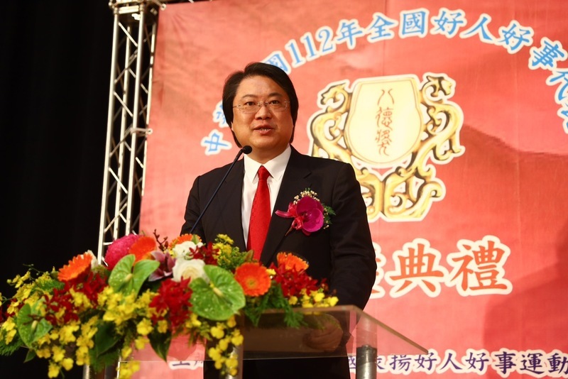 國軍2官兵獲頒好人好事代表 林右昌：軍愛民精神