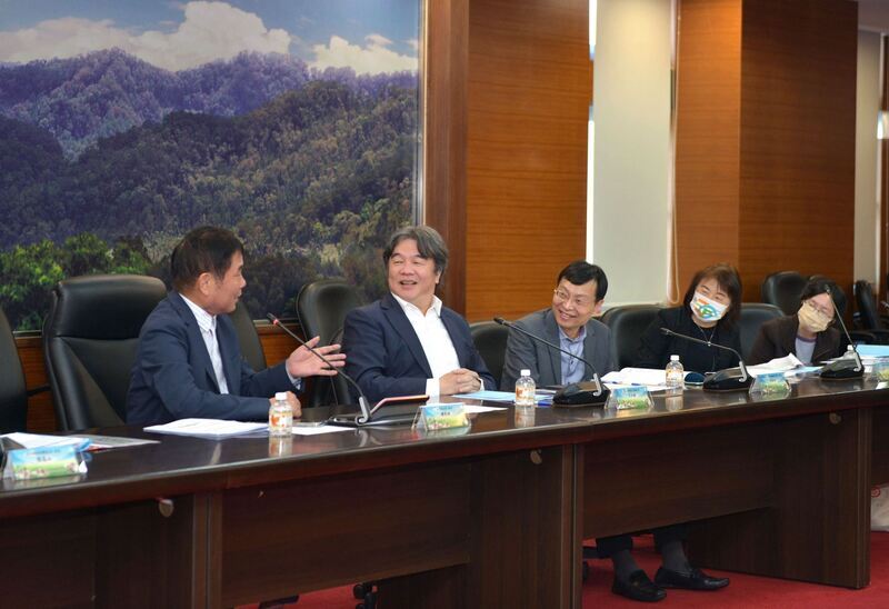 王必勝赴苗栗 允協助提升醫療服務量能