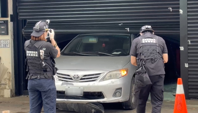 男子與夜店爆糾紛 朝店家開9槍並倒車撞破鐵門