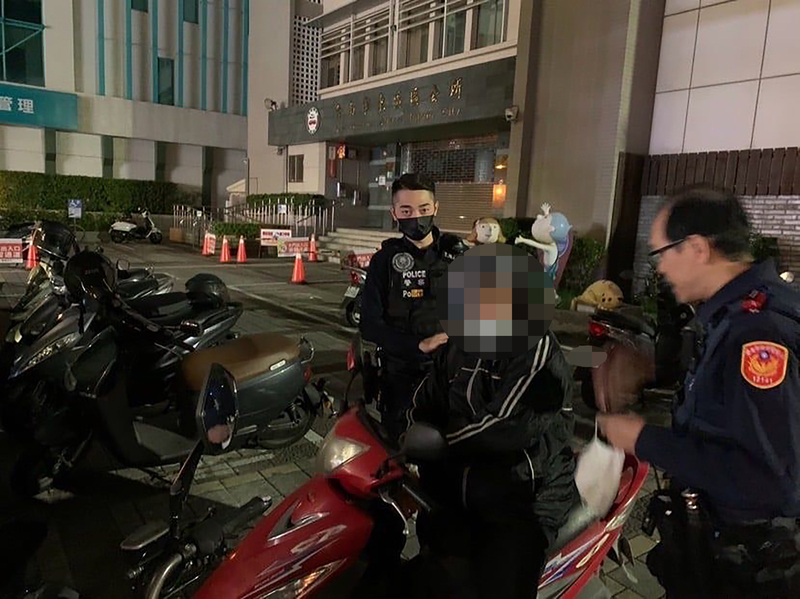 高雄老翁騎車迷途50公里 警方台南尋獲協助返家