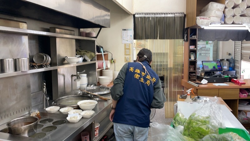 連鎖水餃店被爆內餡有塑膠膜 高市衛生局稽查