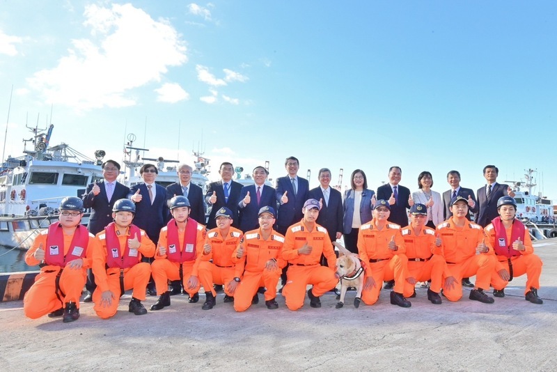 緝獲毒品私菸豐碩 陳揆感謝海巡捍衛國民健康