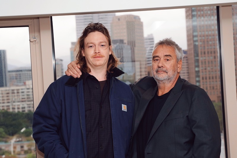 盧貝松偕坎城影帝宣傳「人犬」 許願吃台灣小吃