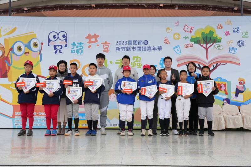 李振昌替球芽頒獎 被問最難對付打者笑答已變隊友