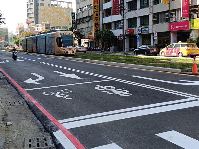 高雄輕軌成圓 大順路10路口開放左轉