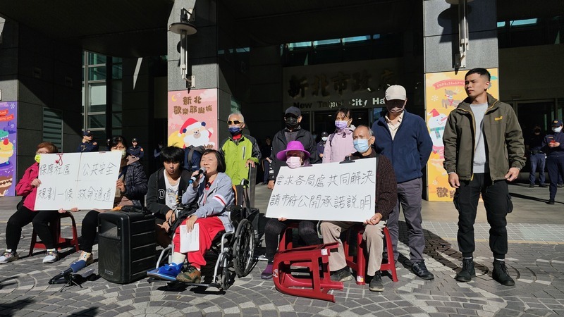 塭仔圳未重劃社區居民抗議淪無尾巷 新北允改善