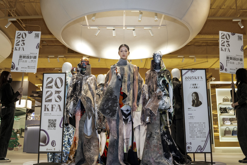高雄時尚大賞靜態展 模特兒化身活雕像走秀