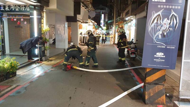 士林夜市瓦斯外洩 警消急設警戒區止漏更換管線