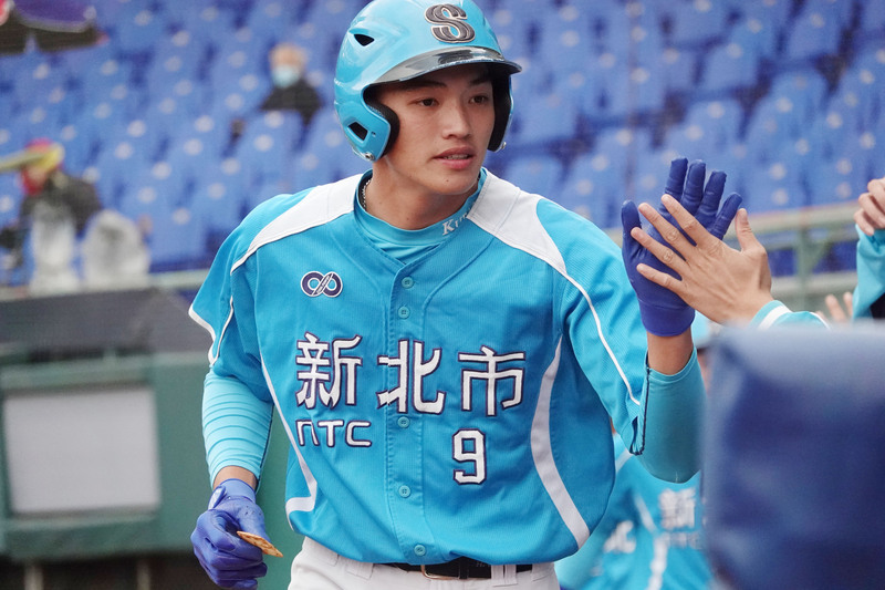 何品室融「震懾對手」 新北U18棒球賽敲滿貫砲