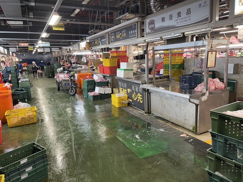 環南中繼市場消防泡沫滲漏致汙損 北市:線路短路