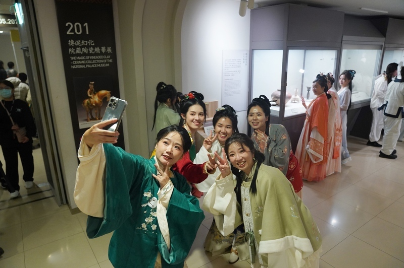 故宮夜未眠 民眾扮裝進宮大玩Cosplay