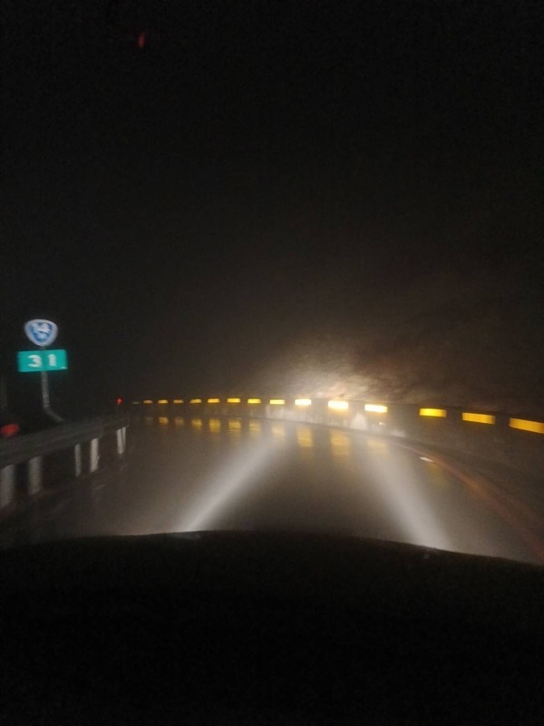 合歡山再度短暫飄雪 「武嶺菜市場」人潮超嗨