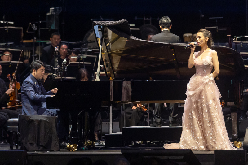 慶祝迪士尼百年 鋼琴家郎朗偕妻帶來幸福樂音