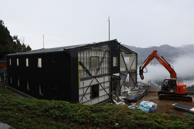 五峰鄉國有地遭占搭違建 新竹縣府強制拆除