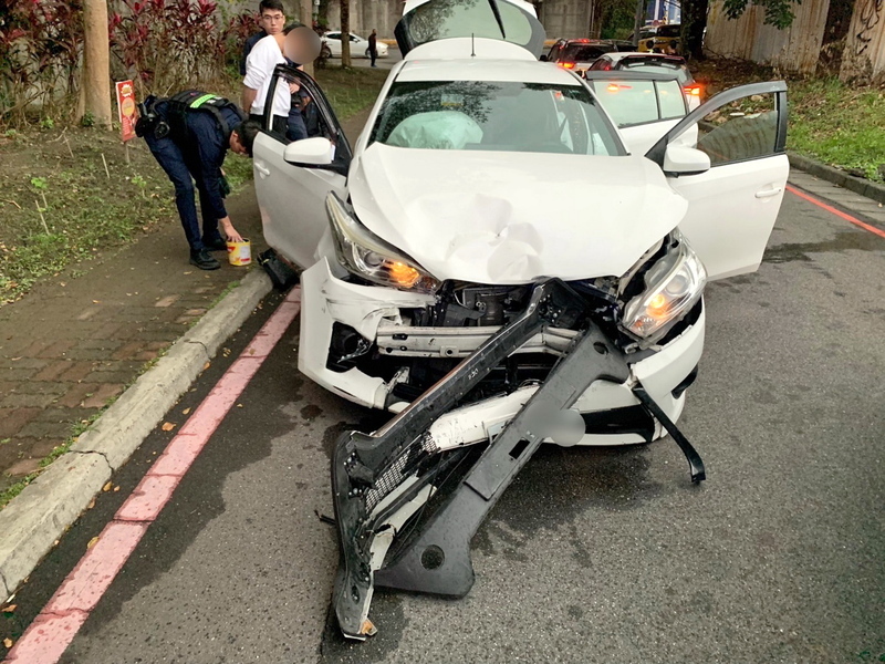 男子無照駕車拒檢竄逃 新北警攔捕查獲毒品送辦