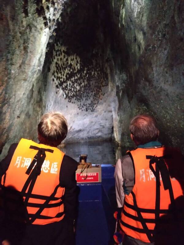 花蓮月洞遊憩區重新開放 搭小舟一覽蝙蝠棲息地