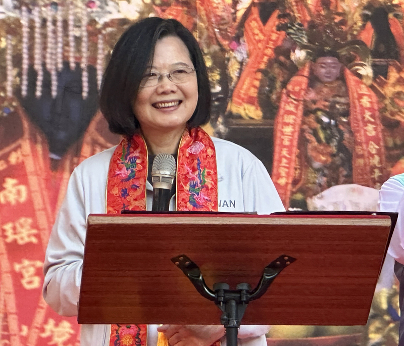 蔡總統台中參拜心情沉穩 肯定宮廟安定人心