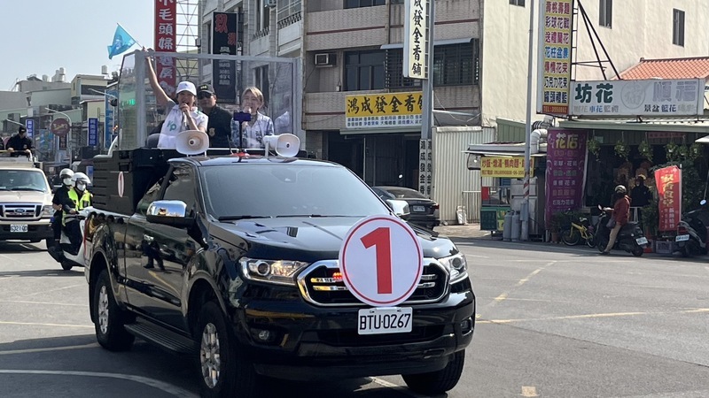 吳欣盈台南車隊掃街造勢 喊話不玩棄保遊戲