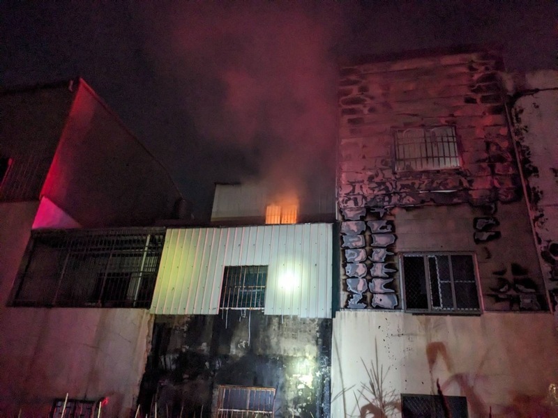 台南永康3民宅凌晨火警 1人昏迷送醫