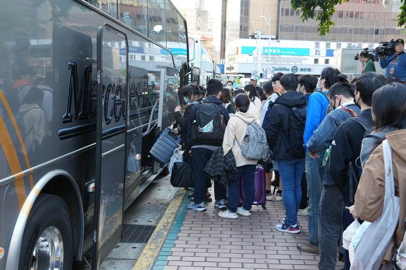 青年返鄉列車開出52路線 協助1200人回家投票