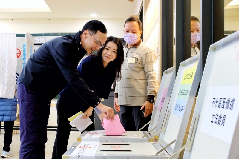 朱立倫桃園投票 籲民眾展現民主