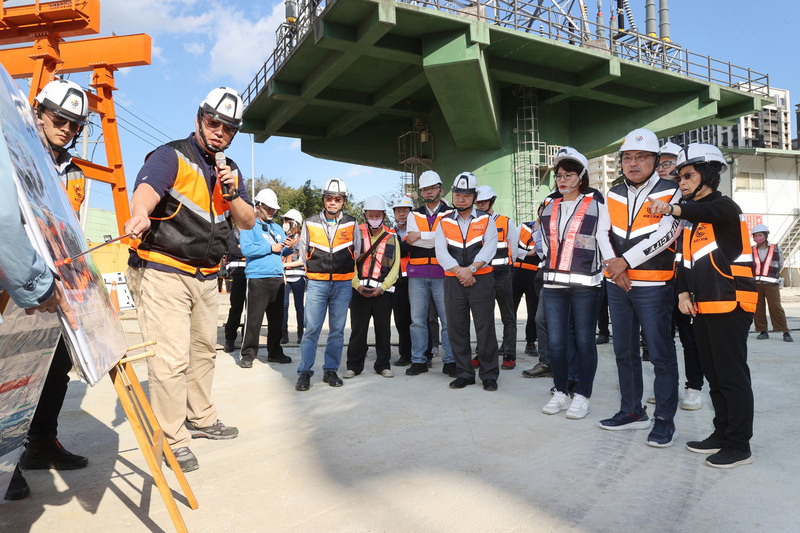 視察同興路工程 侯友宜：改善汐止聯外交通