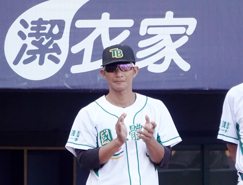 邱俊文接新任務掙扎及不捨 跟國體球員相約職棒見